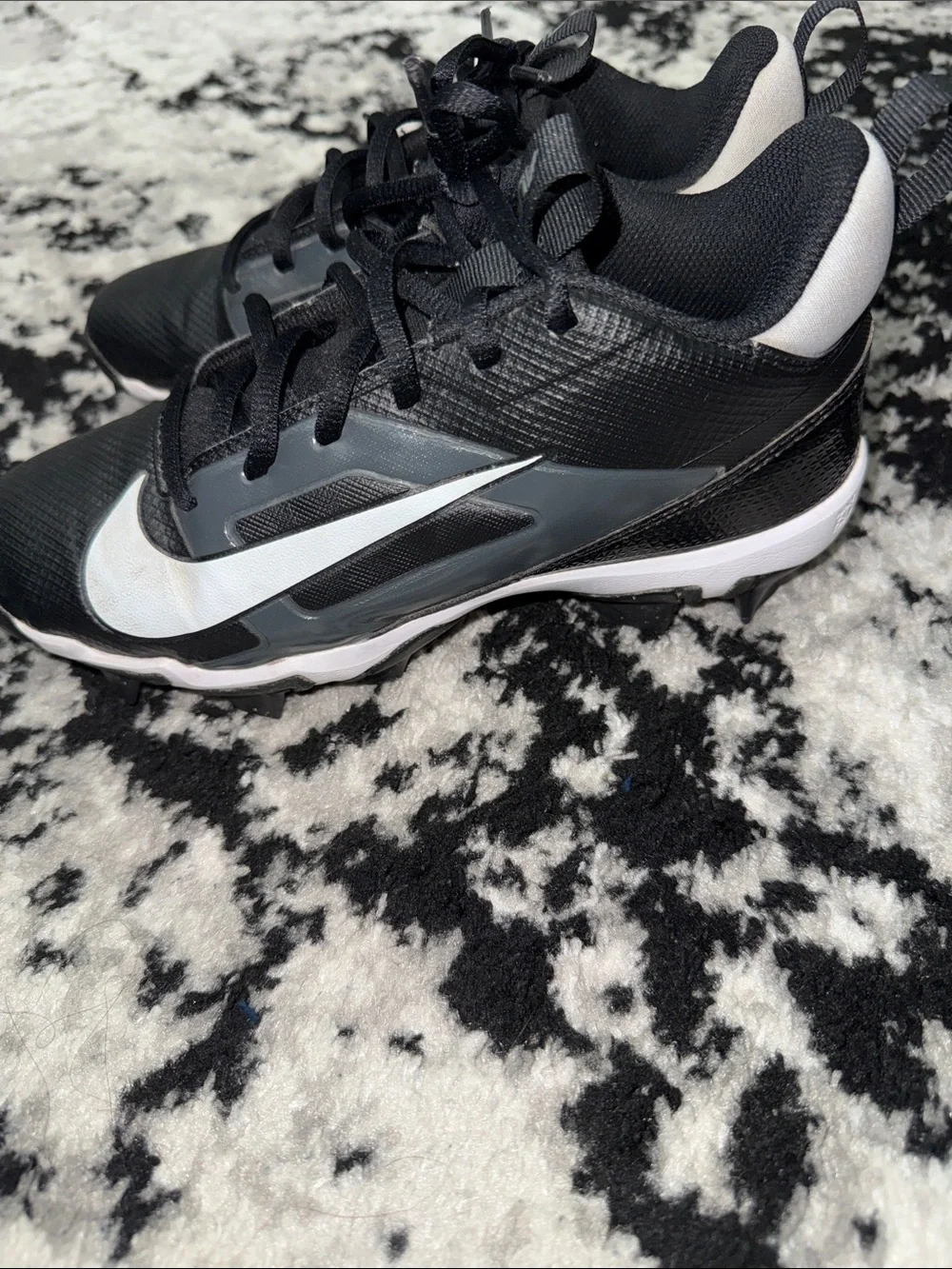 Nike Alpha Menace Black and White Athletic cleats with Silver Accents size 4.5